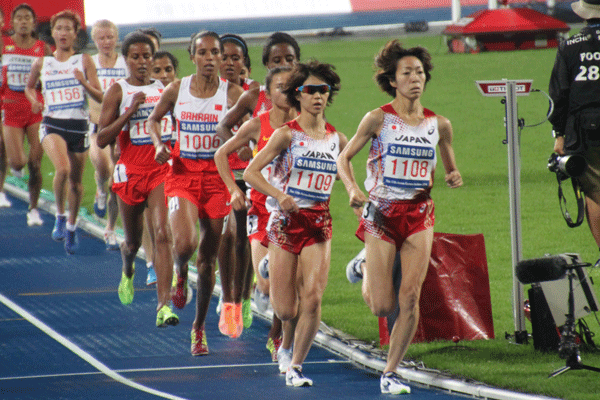 アジア競技大会　陸上女子5000ｍ（先頭右：尾西選手　先頭左：松崎選手）