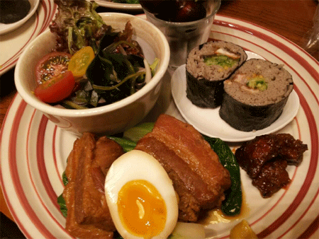 何日も煮たりするなどして、余分な油を落としてくれた角煮