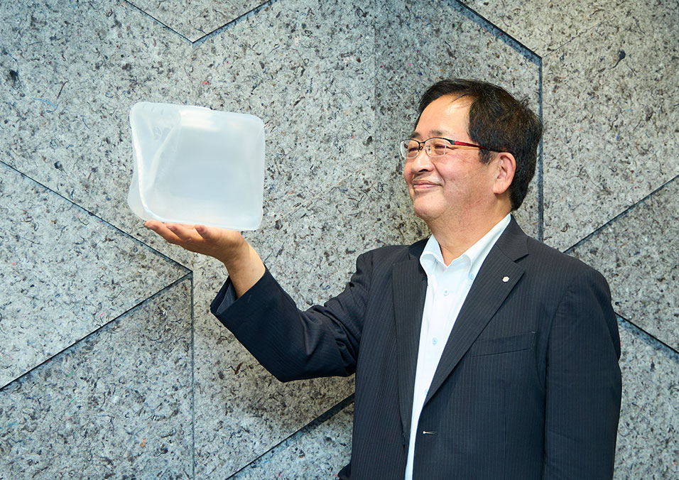 水枕から、立体型へ──現場の声と共創が育てた、日本発のプラスチック容器