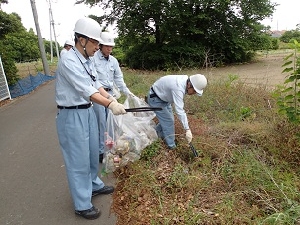 工場周辺清掃活動