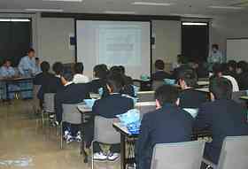 工業高校工場見学会の写真