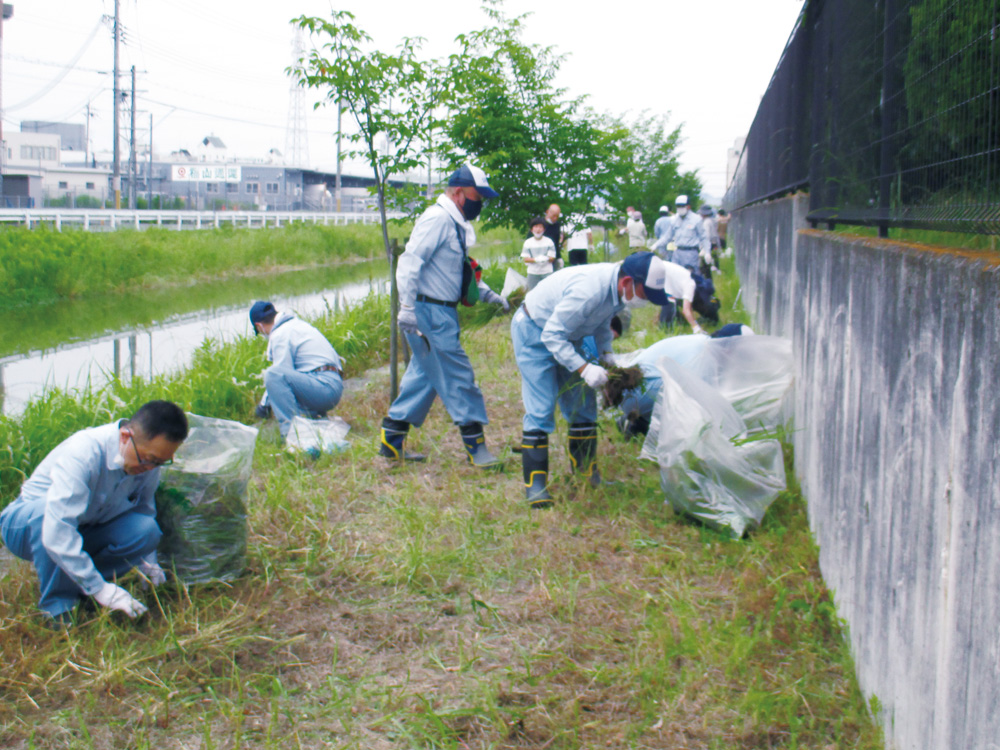 事業所近くの岡崎川周辺一斉清掃活動の実施