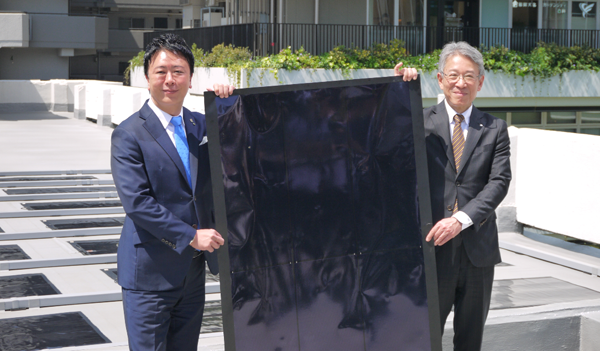 左：高島福岡市長　右：上脇SSF社長