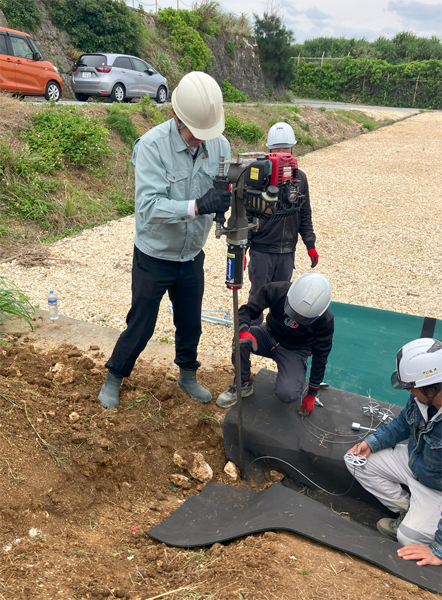 耐風性向上の為の特殊アンカーによる設置状況
