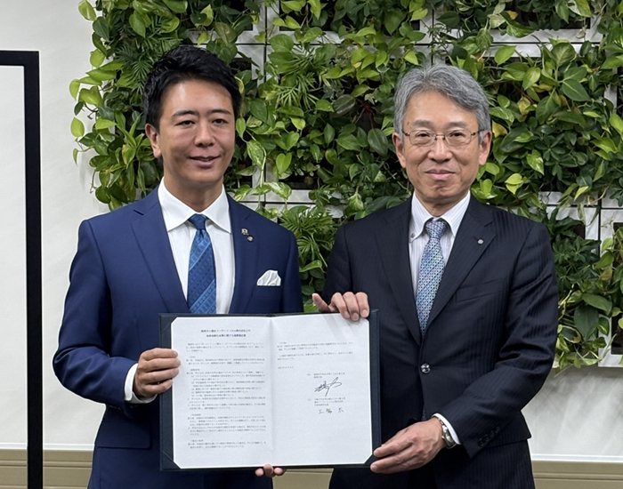 左：高島福岡市長　　右：上脇SSF社長
