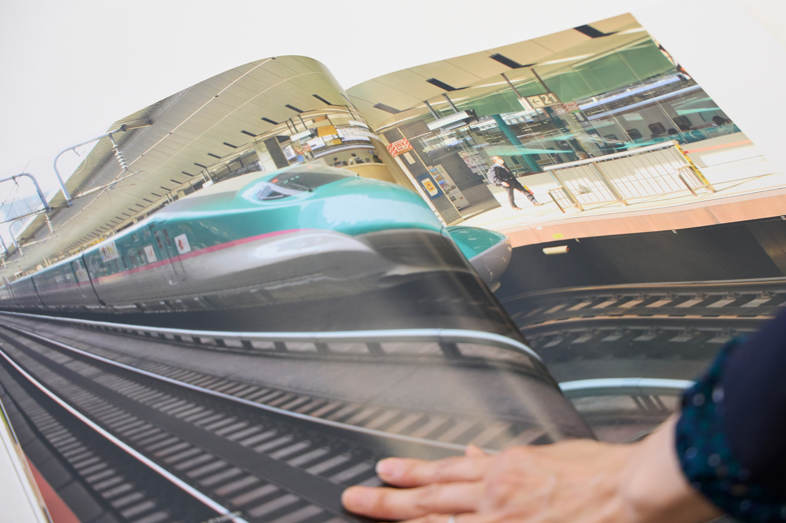 FFU合成まくらぎの40周年記念冊子。国内外多数の鉄道会社にFFUが使われている