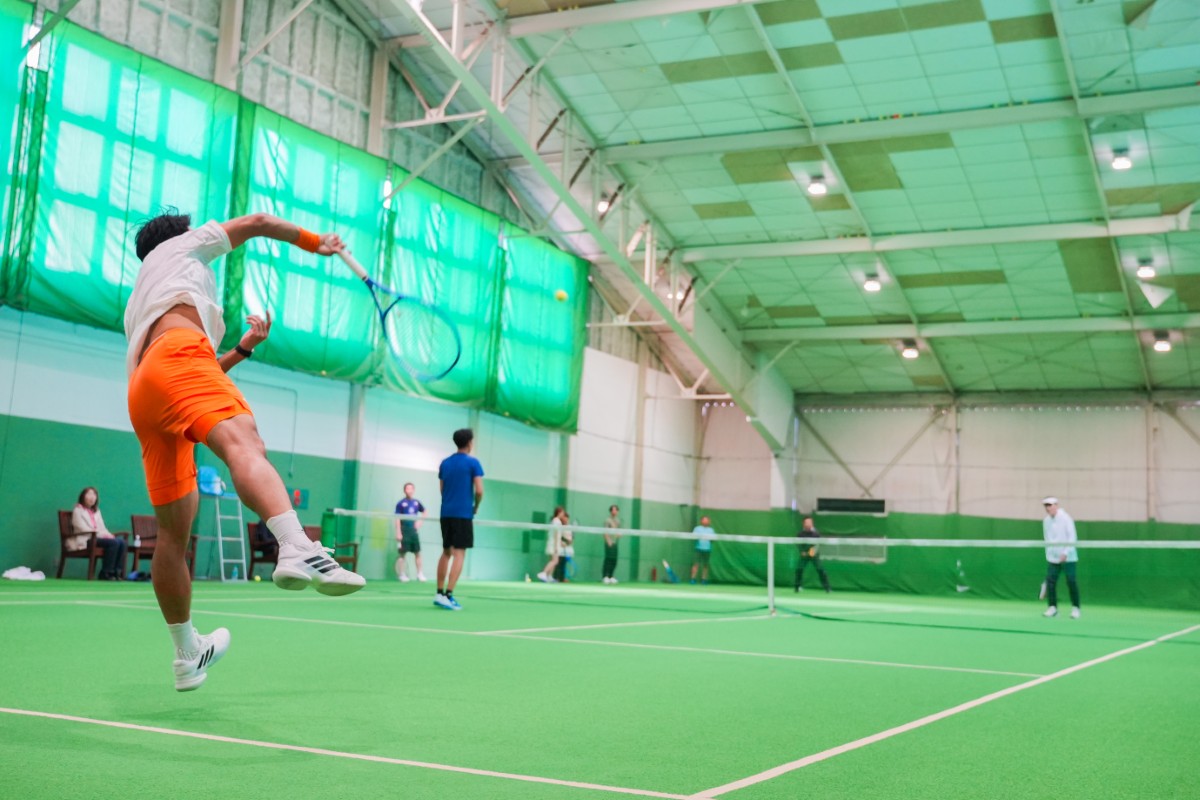 内山靖崇選手が積水化学従業員に向けてテニスクリニックを開催！「この機会を設けられて感謝」