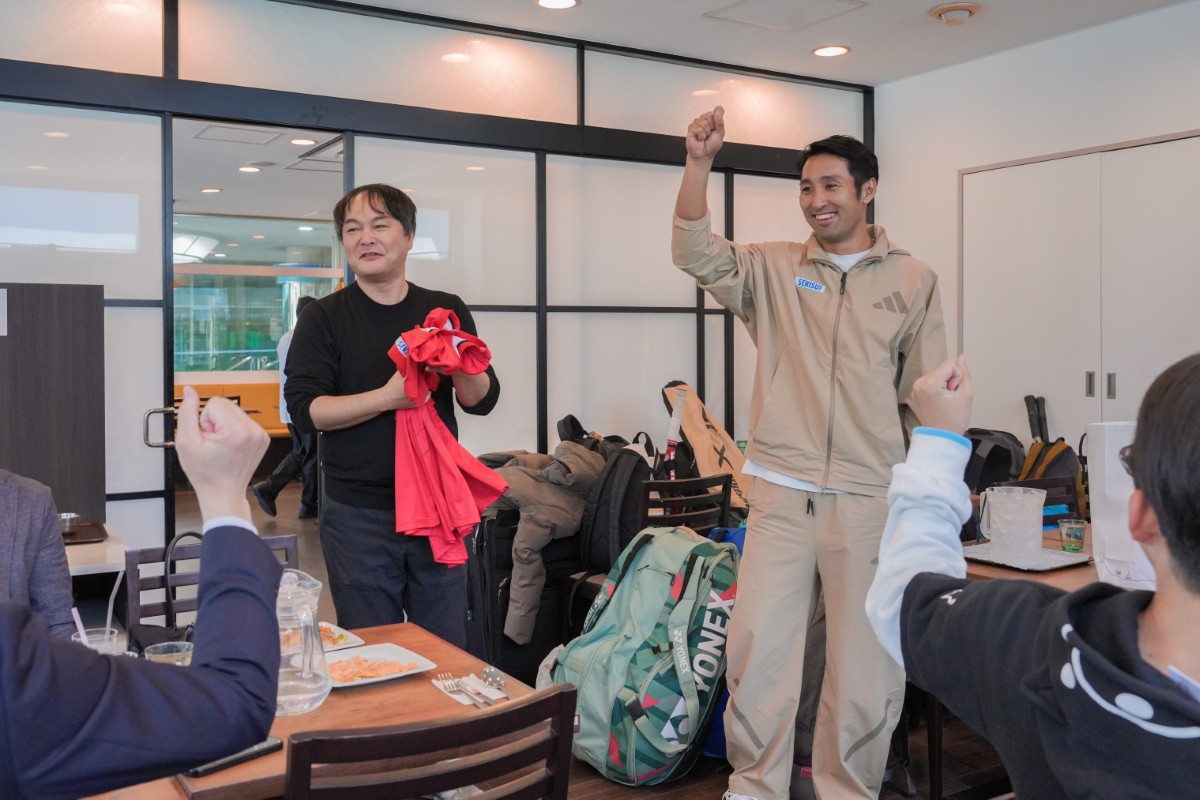 内山靖崇選手が積水化学従業員に向けてテニスクリニックを開催！「この機会を設けられて感謝」