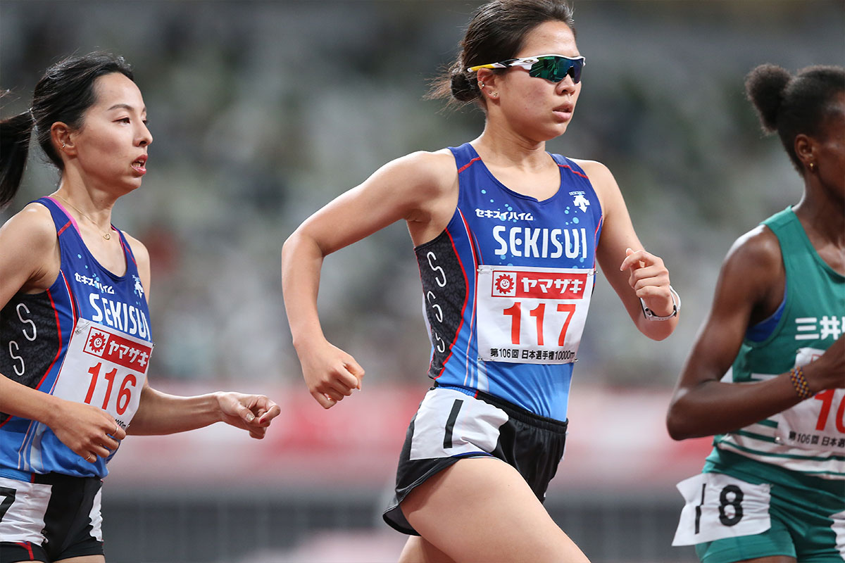 日本選手権10000m、セイコーゴールデングランプリに積水化学女子陸上選手が出場。森「楽しみながら走れた」、卜部「有観客は改めて力になる」|SEKISUI×SPORTS「挑戦のTASUKI」|積水化学工業株式会社